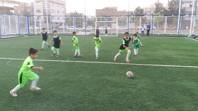 تمرینات ورزشی دانش آموزان عضو آکادمی فوتبال مهر اندیشه